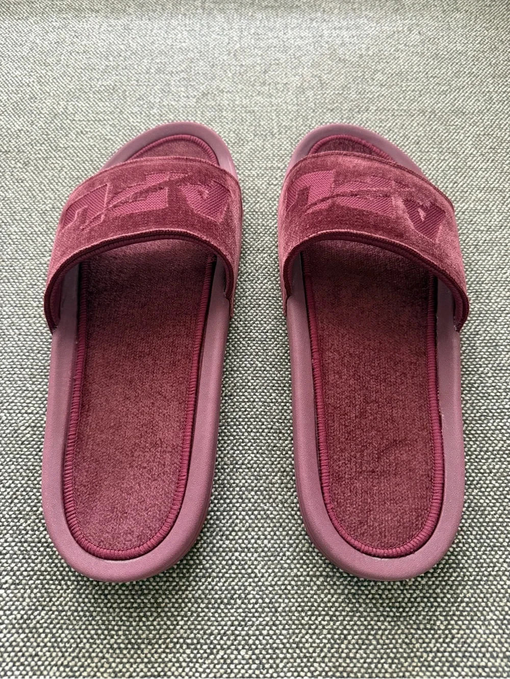 NEW APL Men's Burgundy Techloom Velvet Slide Size 11 Casual Sporty Athletic